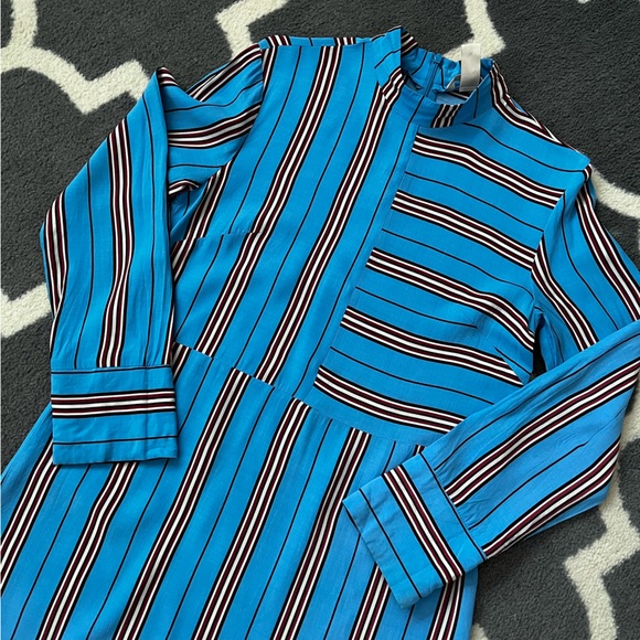H&M Dresses & Skirts - H&M women’s on trend blue stripes striped dress size 6 long sleeve- so comfy!!